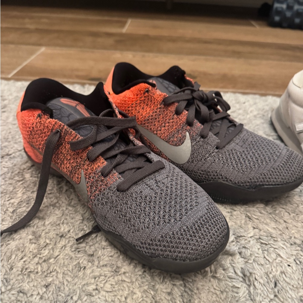 Nike Kobe XI Easter Kobe 11 size 8 100% authentic